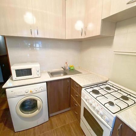 Квартира Напротив Аэропорта Apartment Turksib Exterior foto