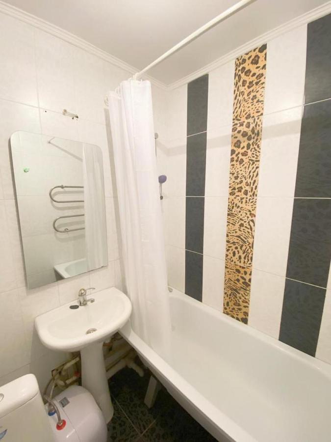 Квартира Напротив Аэропорта Apartment Turksib Exterior foto